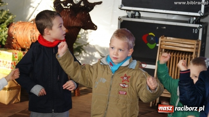 Zdjęcie w galerii na portalu naszraciborz.pl: Biblioteka na Jarmarku Bożonarodzeniowym  wiadomości z regionu