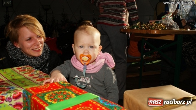 Zdjęcie w galerii na portalu naszraciborz.pl: Biblioteka na Jarmarku Bożonarodzeniowym  wiadomości z regionu