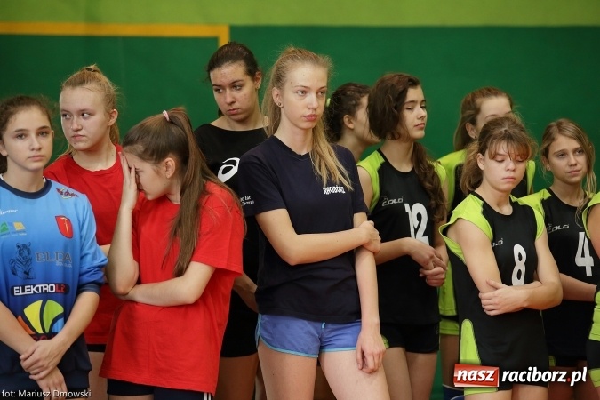 Zdjęcie w galerii na portalu naszraciborz.pl: UKS Krzanowice najlepsze w turnieju dw&oacute;jek siatkarskich wiadomości z regionu