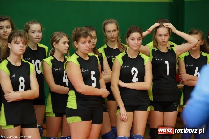 Zdjęcie w galerii na portalu naszraciborz.pl: UKS Krzanowice najlepsze w turnieju dw&oacute;jek siatkarskich wiadomości z regionu