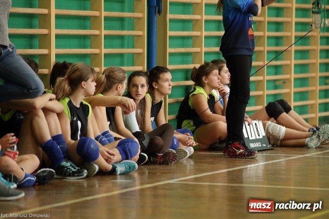 Zdjęcie w galerii na portalu naszraciborz.pl: UKS Krzanowice najlepsze w turnieju dw&oacute;jek siatkarskich wiadomości z regionu