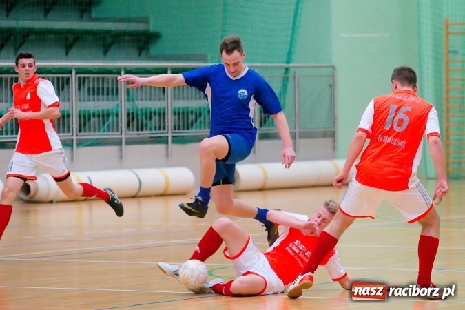 Zdjęcie w galerii na portalu naszraciborz.pl: Remisowy piątek w HLPN. Dwa tuziny goli w Arenie Rafako wiadomości z regionu