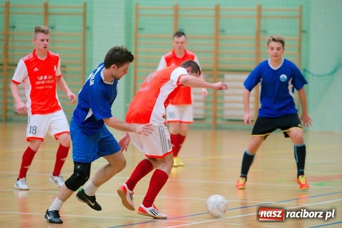 Zdjęcie w galerii na portalu naszraciborz.pl: Remisowy piątek w HLPN. Dwa tuziny goli w Arenie Rafako wiadomości z regionu