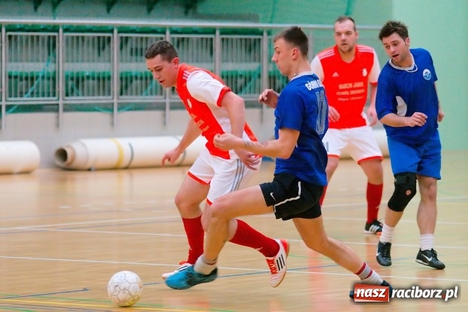 Zdjęcie w galerii na portalu naszraciborz.pl: Remisowy piątek w HLPN. Dwa tuziny goli w Arenie Rafako wiadomości z regionu