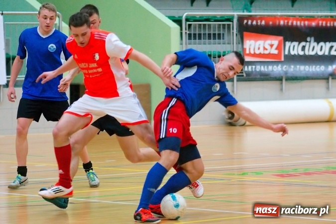 Zdjęcie w galerii na portalu naszraciborz.pl: Remisowy piątek w HLPN. Dwa tuziny goli w Arenie Rafako wiadomości z regionu