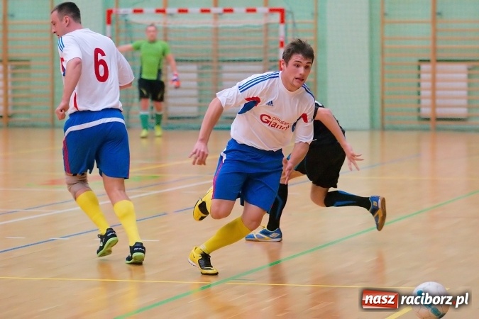Zdjęcie w galerii na portalu naszraciborz.pl: Remisowy piątek w HLPN. Dwa tuziny goli w Arenie Rafako wiadomości z regionu