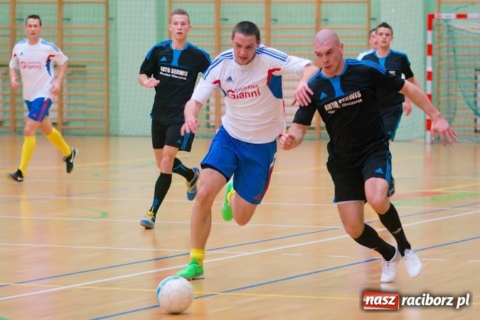 Zdjęcie w galerii na portalu naszraciborz.pl: Remisowy piątek w HLPN. Dwa tuziny goli w Arenie Rafako wiadomości z regionu