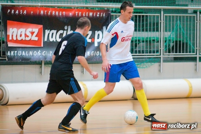 Zdjęcie w galerii na portalu naszraciborz.pl: Remisowy piątek w HLPN. Dwa tuziny goli w Arenie Rafako wiadomości z regionu