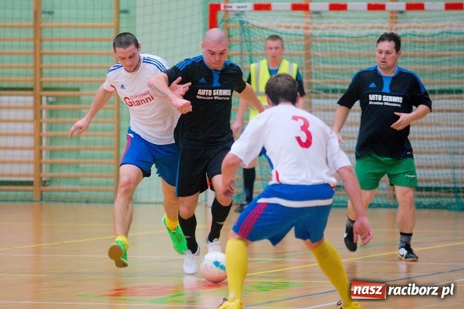 Zdjęcie w galerii na portalu naszraciborz.pl: Remisowy piątek w HLPN. Dwa tuziny goli w Arenie Rafako wiadomości z regionu