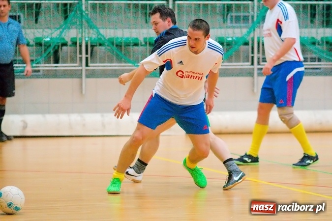 Zdjęcie w galerii na portalu naszraciborz.pl: Remisowy piątek w HLPN. Dwa tuziny goli w Arenie Rafako wiadomości z regionu