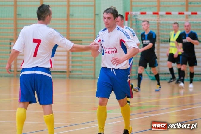 Zdjęcie w galerii na portalu naszraciborz.pl: Remisowy piątek w HLPN. Dwa tuziny goli w Arenie Rafako wiadomości z regionu