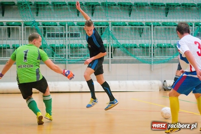 Zdjęcie w galerii na portalu naszraciborz.pl: Remisowy piątek w HLPN. Dwa tuziny goli w Arenie Rafako wiadomości z regionu
