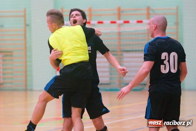 Zdjęcie w galerii na portalu naszraciborz.pl: Remisowy piątek w HLPN. Dwa tuziny goli w Arenie Rafako wiadomości z regionu