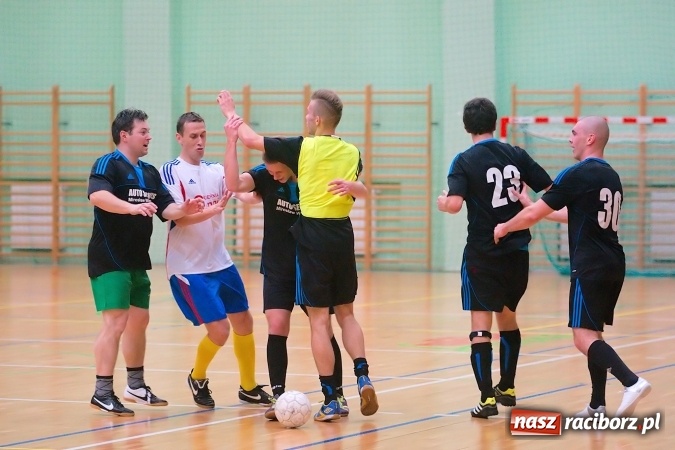 Zdjęcie w galerii na portalu naszraciborz.pl: Remisowy piątek w HLPN. Dwa tuziny goli w Arenie Rafako wiadomości z regionu