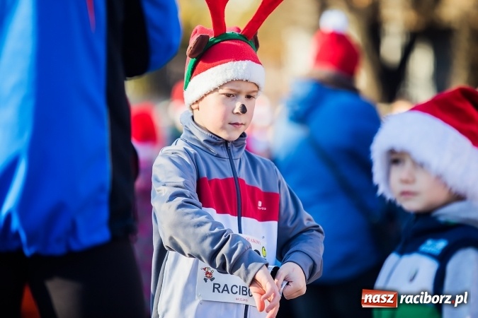 Zdjęcie w galerii na portalu naszraciborz.pl: Bieg Mikołajkowy i Nordic Walking w Parku Roth wiadomości z regionu