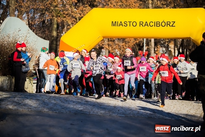Zdjęcie w galerii na portalu naszraciborz.pl: Bieg Mikołajkowy i Nordic Walking w Parku Roth wiadomości z regionu
