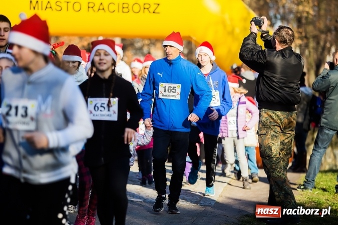 Zdjęcie w galerii na portalu naszraciborz.pl: Bieg Mikołajkowy i Nordic Walking w Parku Roth wiadomości z regionu