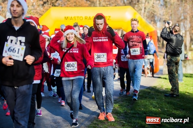 Zdjęcie w galerii na portalu naszraciborz.pl: Bieg Mikołajkowy i Nordic Walking w Parku Roth wiadomości z regionu