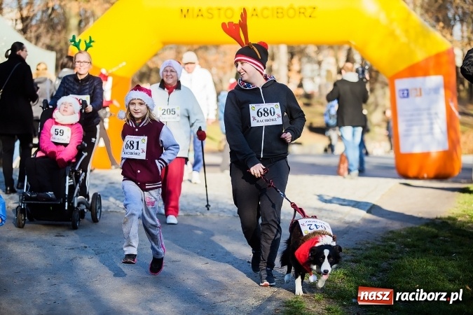 Zdjęcie w galerii na portalu naszraciborz.pl: Bieg Mikołajkowy i Nordic Walking w Parku Roth wiadomości z regionu