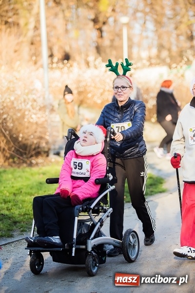 Zdjęcie w galerii na portalu naszraciborz.pl: Bieg Mikołajkowy i Nordic Walking w Parku Roth wiadomości z regionu