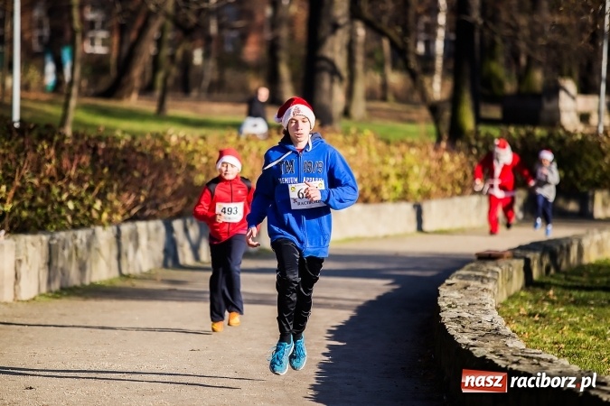 Zdjęcie w galerii na portalu naszraciborz.pl: Bieg Mikołajkowy i Nordic Walking w Parku Roth wiadomości z regionu