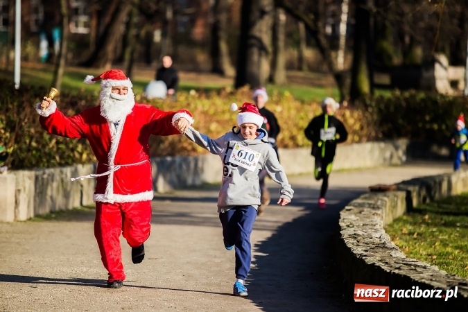 Zdjęcie w galerii na portalu naszraciborz.pl: Bieg Mikołajkowy i Nordic Walking w Parku Roth wiadomości z regionu