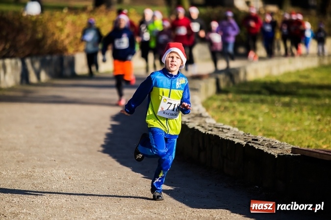 Zdjęcie w galerii na portalu naszraciborz.pl: Bieg Mikołajkowy i Nordic Walking w Parku Roth wiadomości z regionu