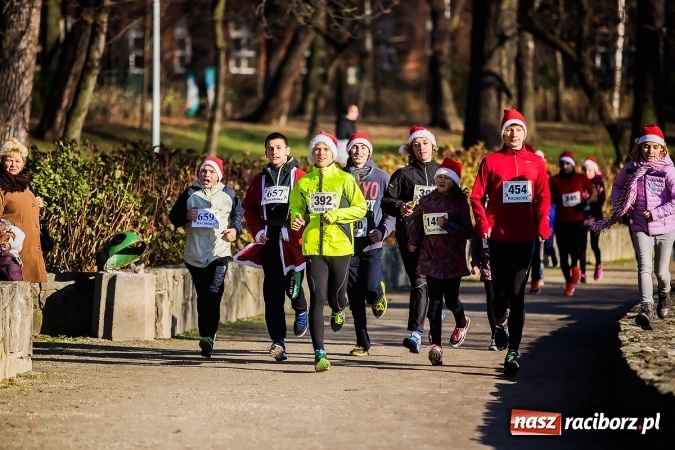 Zdjęcie w galerii na portalu naszraciborz.pl: Bieg Mikołajkowy i Nordic Walking w Parku Roth wiadomości z regionu