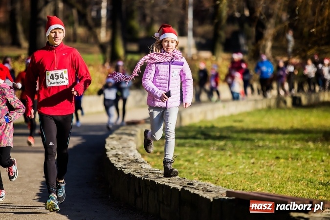Zdjęcie w galerii na portalu naszraciborz.pl: Bieg Mikołajkowy i Nordic Walking w Parku Roth wiadomości z regionu