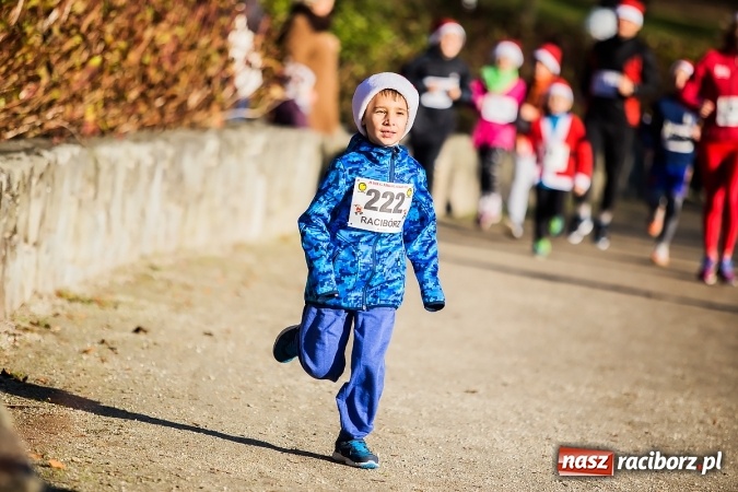 Zdjęcie w galerii na portalu naszraciborz.pl: Bieg Mikołajkowy i Nordic Walking w Parku Roth wiadomości z regionu