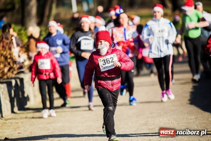 Zdjęcie w galerii na portalu naszraciborz.pl: Bieg Mikołajkowy i Nordic Walking w Parku Roth wiadomości z regionu