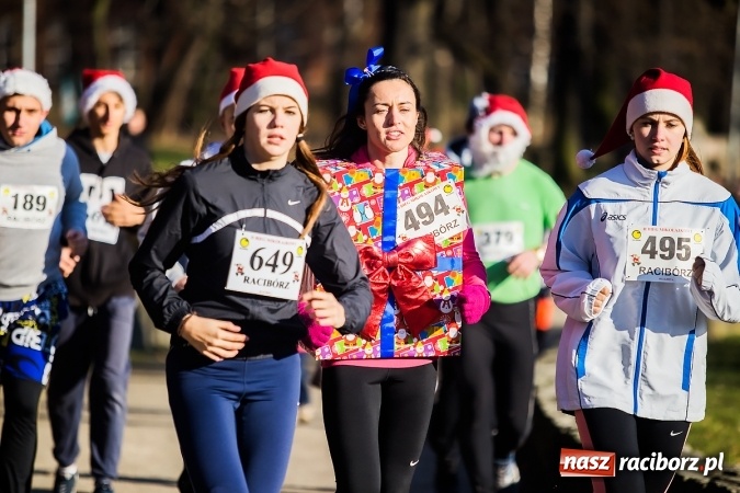 Zdjęcie w galerii na portalu naszraciborz.pl: Bieg Mikołajkowy i Nordic Walking w Parku Roth wiadomości z regionu