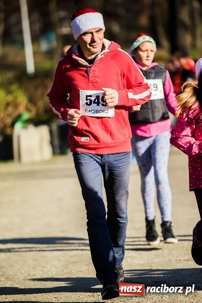 Zdjęcie w galerii na portalu naszraciborz.pl: Bieg Mikołajkowy i Nordic Walking w Parku Roth wiadomości z regionu
