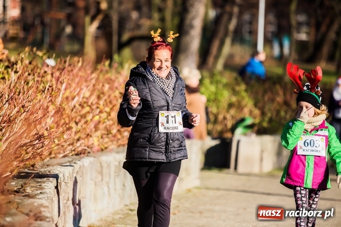 Zdjęcie w galerii na portalu naszraciborz.pl: Bieg Mikołajkowy i Nordic Walking w Parku Roth wiadomości z regionu