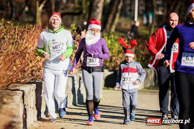 Zdjęcie w galerii na portalu naszraciborz.pl: Bieg Mikołajkowy i Nordic Walking w Parku Roth wiadomości z regionu