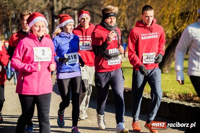 Zdjęcie w galerii na portalu naszraciborz.pl: Bieg Mikołajkowy i Nordic Walking w Parku Roth wiadomości z regionu