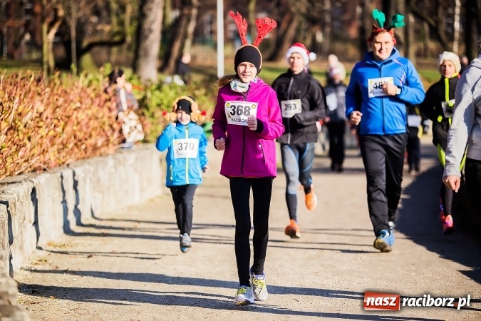 Zdjęcie w galerii na portalu naszraciborz.pl: Bieg Mikołajkowy i Nordic Walking w Parku Roth wiadomości z regionu
