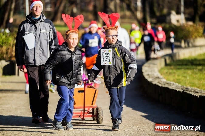 Zdjęcie w galerii na portalu naszraciborz.pl: Bieg Mikołajkowy i Nordic Walking w Parku Roth wiadomości z regionu