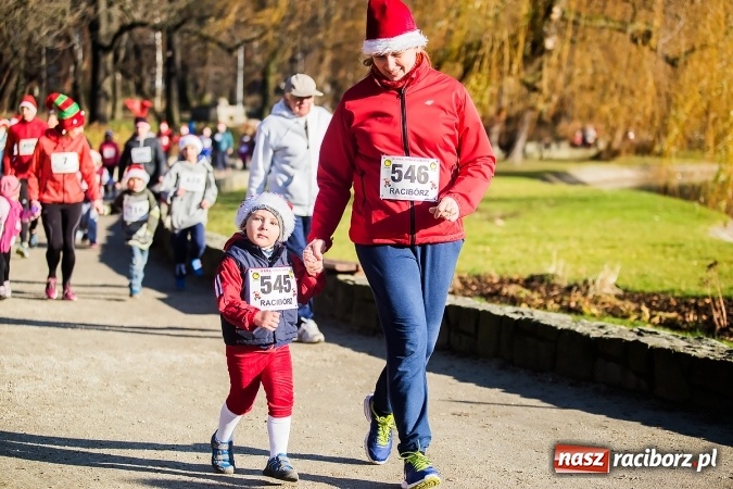 Zdjęcie w galerii na portalu naszraciborz.pl: Bieg Mikołajkowy i Nordic Walking w Parku Roth wiadomości z regionu