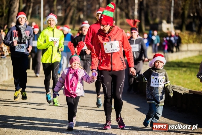 Zdjęcie w galerii na portalu naszraciborz.pl: Bieg Mikołajkowy i Nordic Walking w Parku Roth wiadomości z regionu