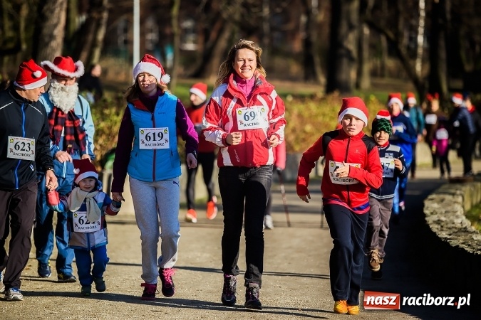 Zdjęcie w galerii na portalu naszraciborz.pl: Bieg Mikołajkowy i Nordic Walking w Parku Roth wiadomości z regionu