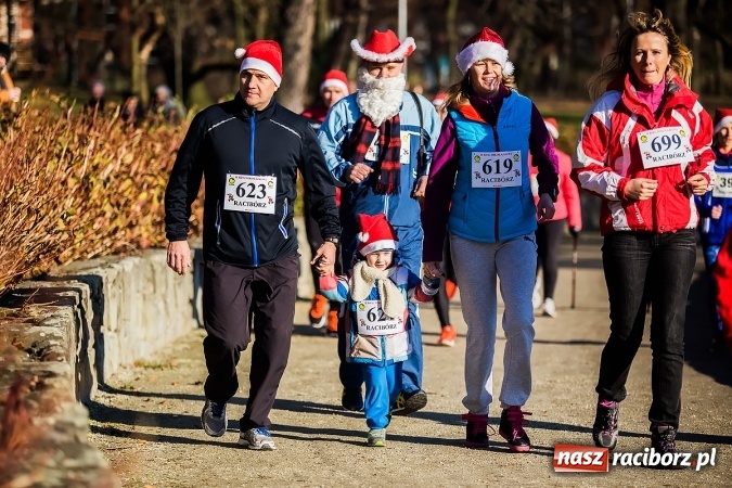 Zdjęcie w galerii na portalu naszraciborz.pl: Bieg Mikołajkowy i Nordic Walking w Parku Roth wiadomości z regionu