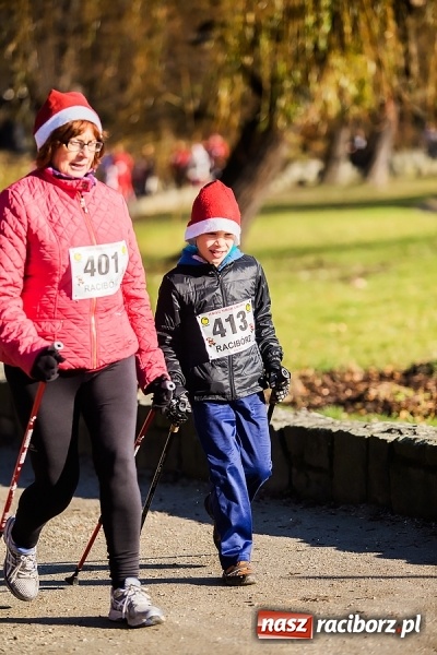 Zdjęcie w galerii na portalu naszraciborz.pl: Bieg Mikołajkowy i Nordic Walking w Parku Roth wiadomości z regionu