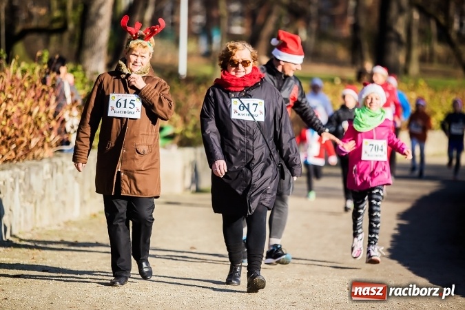 Zdjęcie w galerii na portalu naszraciborz.pl: Bieg Mikołajkowy i Nordic Walking w Parku Roth wiadomości z regionu