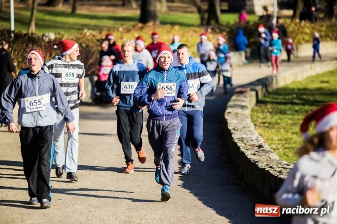 Zdjęcie w galerii na portalu naszraciborz.pl: Bieg Mikołajkowy i Nordic Walking w Parku Roth wiadomości z regionu