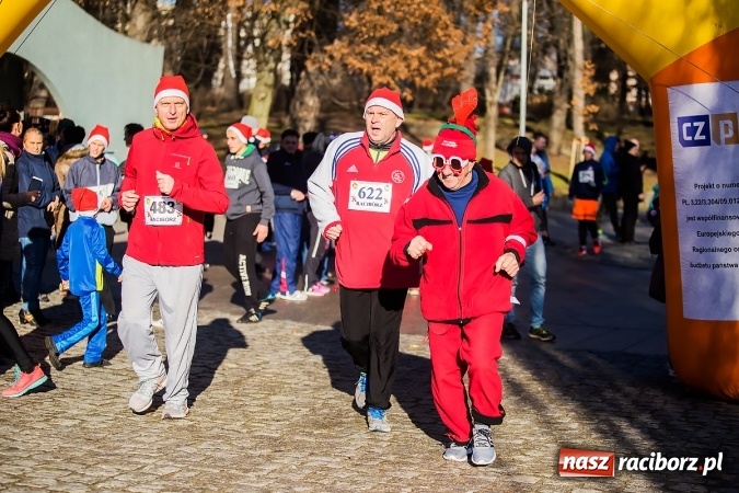 Zdjęcie w galerii na portalu naszraciborz.pl: Bieg Mikołajkowy i Nordic Walking w Parku Roth wiadomości z regionu