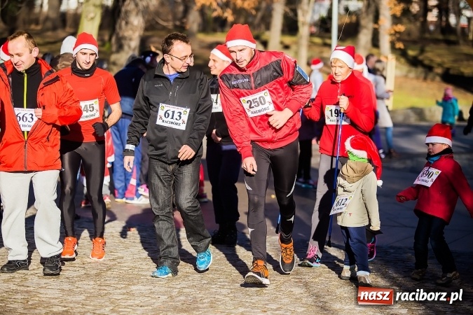 Zdjęcie w galerii na portalu naszraciborz.pl: Bieg Mikołajkowy i Nordic Walking w Parku Roth wiadomości z regionu