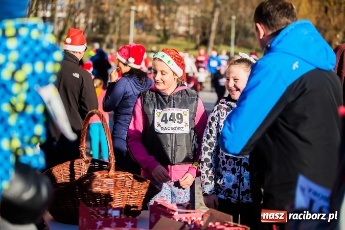 Zdjęcie w galerii na portalu naszraciborz.pl: Bieg Mikołajkowy i Nordic Walking w Parku Roth wiadomości z regionu