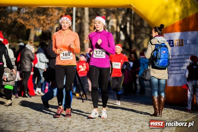 Zdjęcie w galerii na portalu naszraciborz.pl: Bieg Mikołajkowy i Nordic Walking w Parku Roth wiadomości z regionu