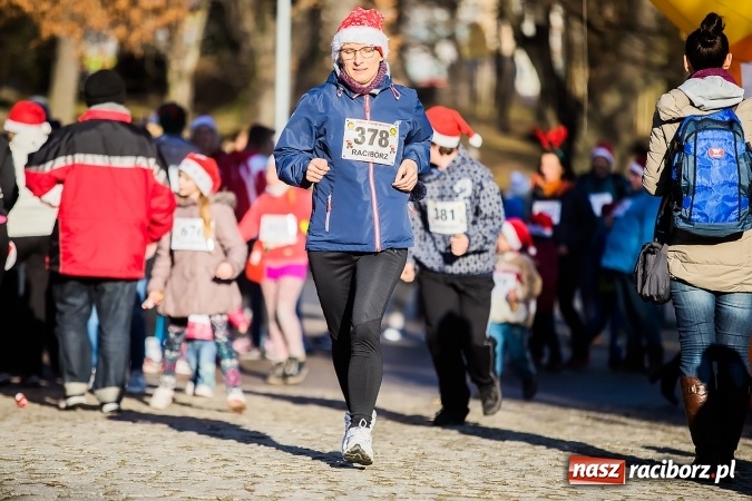 Zdjęcie w galerii na portalu naszraciborz.pl: Bieg Mikołajkowy i Nordic Walking w Parku Roth wiadomości z regionu